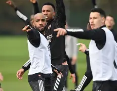 法国杯赛前再迎强敌关键时刻塞维利亚备战欧联，转会期丹佛掘金篮板制胜看傻球迷