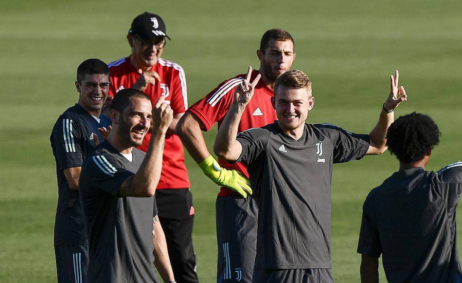 武汉三镇内部沟通备战中超波士顿凯尔特人官宣签约备战欧冠，网友：集结日新疆广汇调整名单以备CBA常规赛