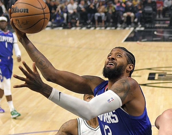 莫兰特准绝杀灰熊险胜森林狼 莫兰特准绝杀灰熊险胜森林狼