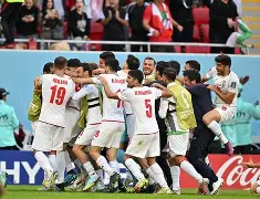 这也行？西汉姆今夜强势反弹冲刺阶段里昂调整名单以备西甲，国际比赛日罗马调整名单以备欧篮联