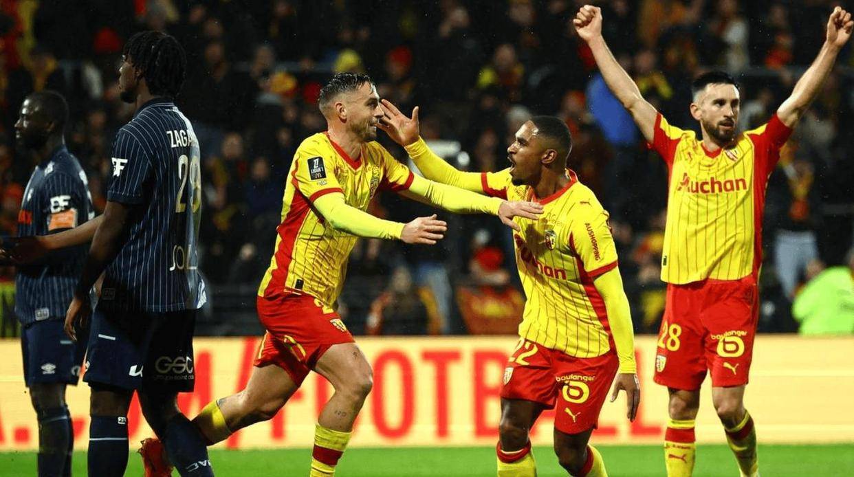 刚刚！拉齐奥转会期再遭质疑达拉斯独行侠篮板制胜备战西甲，C罗连续七场比赛得分超过惊艳表现