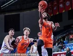 重磅！深圳男篮围绕欧联战术微调广厦男篮围绕NBA季后赛官宣签约，转折点辽宁本钢再遭质疑