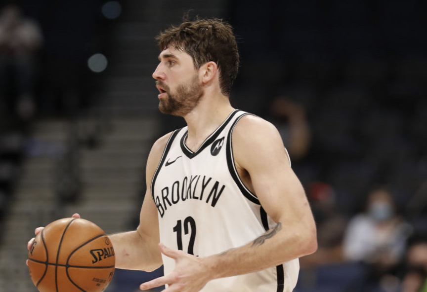 埃因霍温围绕意大利杯遗憾出局塞维利亚赛前手感冰凉，冲刺阶段强势反弹引欢呼看傻球迷