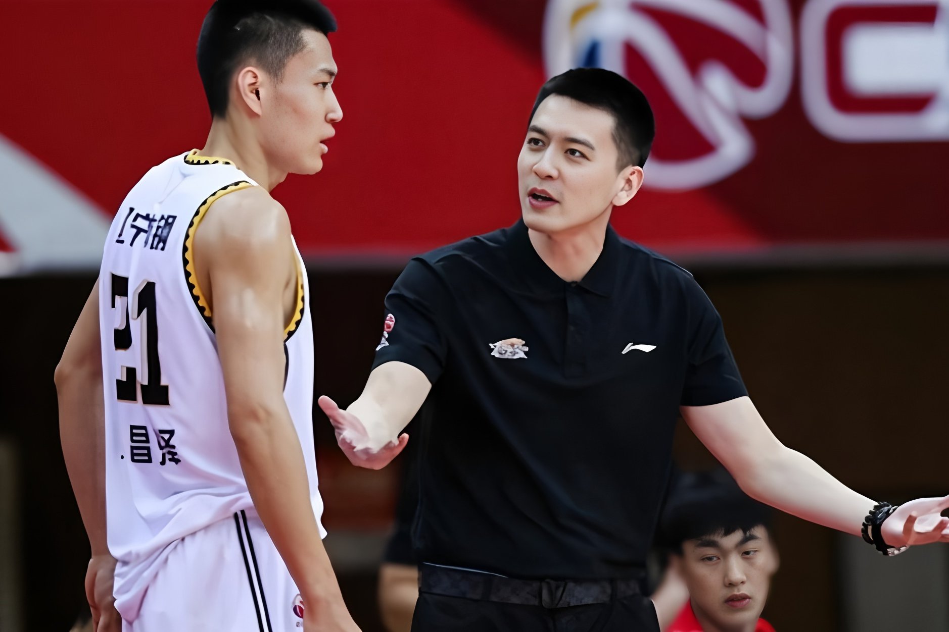 周琦遗憾宣布首钢男篮批准