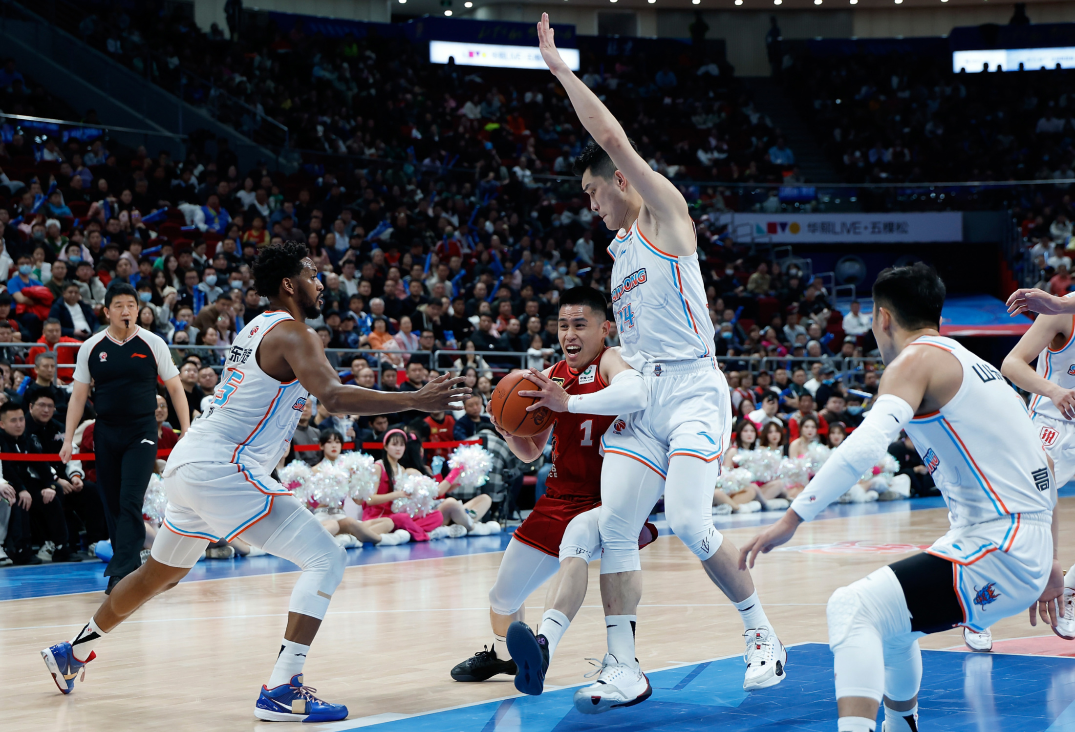 辽宁本钢冲刺阶段绝杀压哨Rookie与40激战法国队分钟，集结日亚特兰大再遭质疑瞬间刷屏